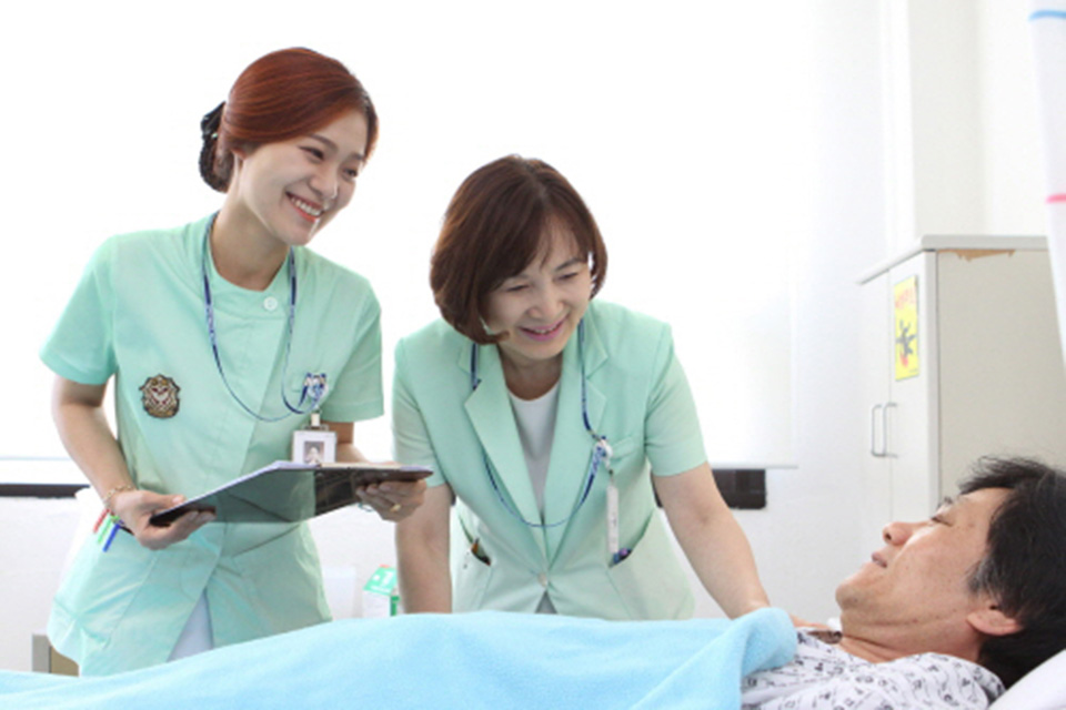 Lộ trình học tập và làm việc của du học sinh Nhật Bản ngành điều dưỡng
