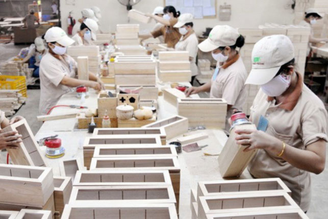 Đơn hàng đóng gói kiểm tra sản phẩm đi Nhật là chủ yếu làm việc trên dây chuyền
