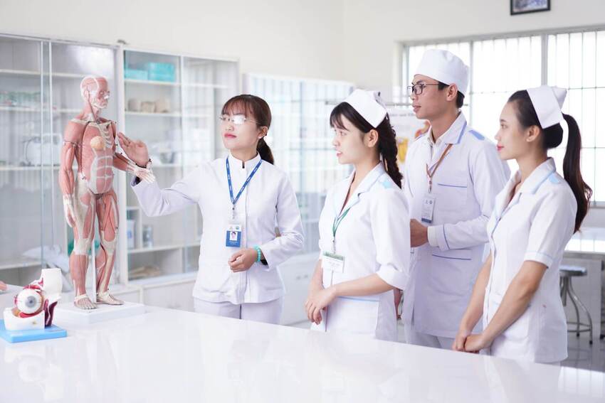 Ngành điều dưỡng, chăm sóc sức khỏe